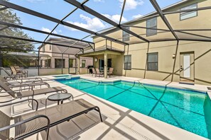 Outdoor pool - 5 BR with pool! By shopping, restaurants, Disneyworld, & Universal Studios! (Davenport)