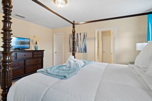 5 bedrooms, in-room safe, desk, iron/ironing board - 5 BR with pool! By shopping, restaurants, Disneyworld, & Universal Studios! (Davenport)