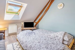 1 chambre, fer et planche à repasser, lit parapluie, Wi-Fi
