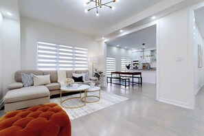 Deluxe House, 4 Bedrooms | Living area - GLOBALSTAY 4-Bd House Near Lake Simcoe (Georgina)