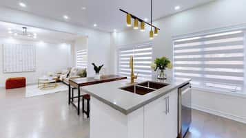 Deluxe House, 4 Bedrooms | Private kitchen | Full-sized fridge, microwave, oven, stovetop