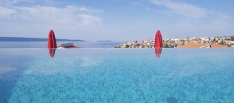 Heated Infinity Pool, Family Apartment With Panoramic sea View 3
