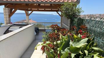 Apartment, 2 Bedrooms, Smoking, Patio | Garden