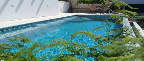 حمّام سباحة خارجي