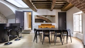 Apartment, 2 Schlafzimmer | Wohnbereich | Flachbildfernseher