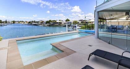 Island Paradise on the Canal