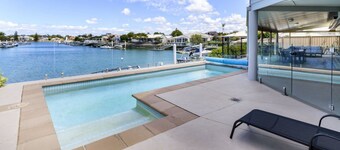 Island Paradise on the Canal