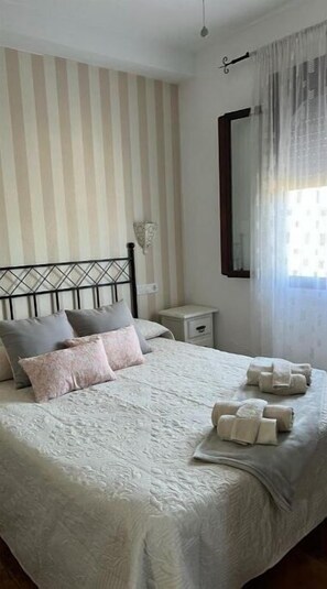3 bedrooms, desk, iron/ironing board, travel crib - Beautiful Country House, Naturpark Grazalema (El Gastor)