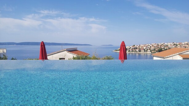 Pool - Heated infinity pool, family apartment with panoramic sea view a1 (Okrug Gornji)