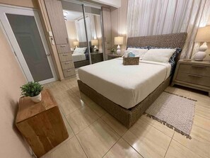 2 bedrooms, iron/ironing board, internet, bed sheets