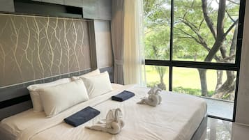 Appartement Luxe, vue jardin | 1 chambre, coffres-forts dans les chambres, fer et planche Ă  repasser