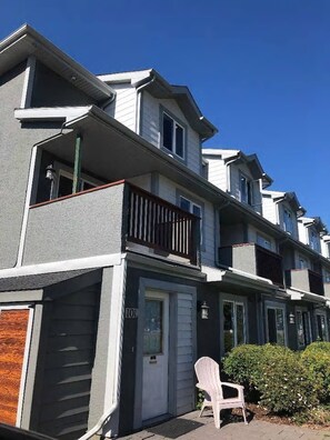 Exterior - Mountain view walk to all in Canmore Canada (Canmore)