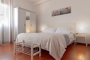 1 Schlafzimmer, Bügeleisen/Bügelbrett, Bettwäsche
