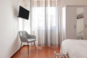 1 Schlafzimmer, Bügeleisen/Bügelbrett, Bettwäsche