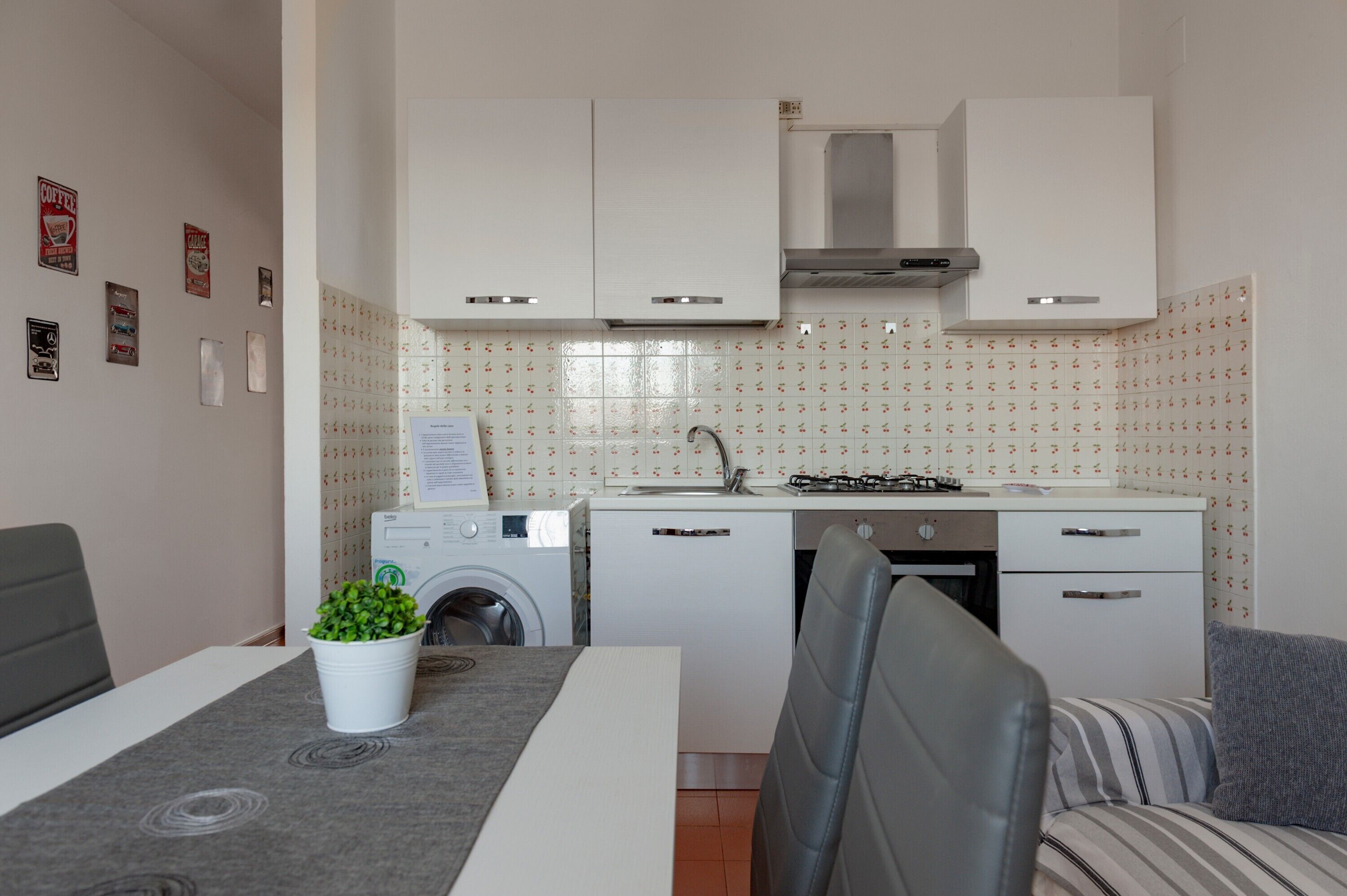 Fridge, oven, stovetop, coffee/tea maker