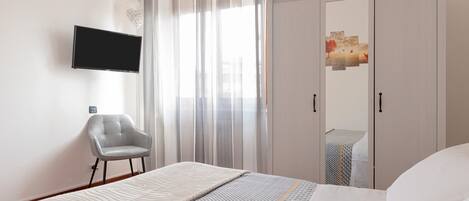 1 bedroom, iron/ironing board, bed sheets