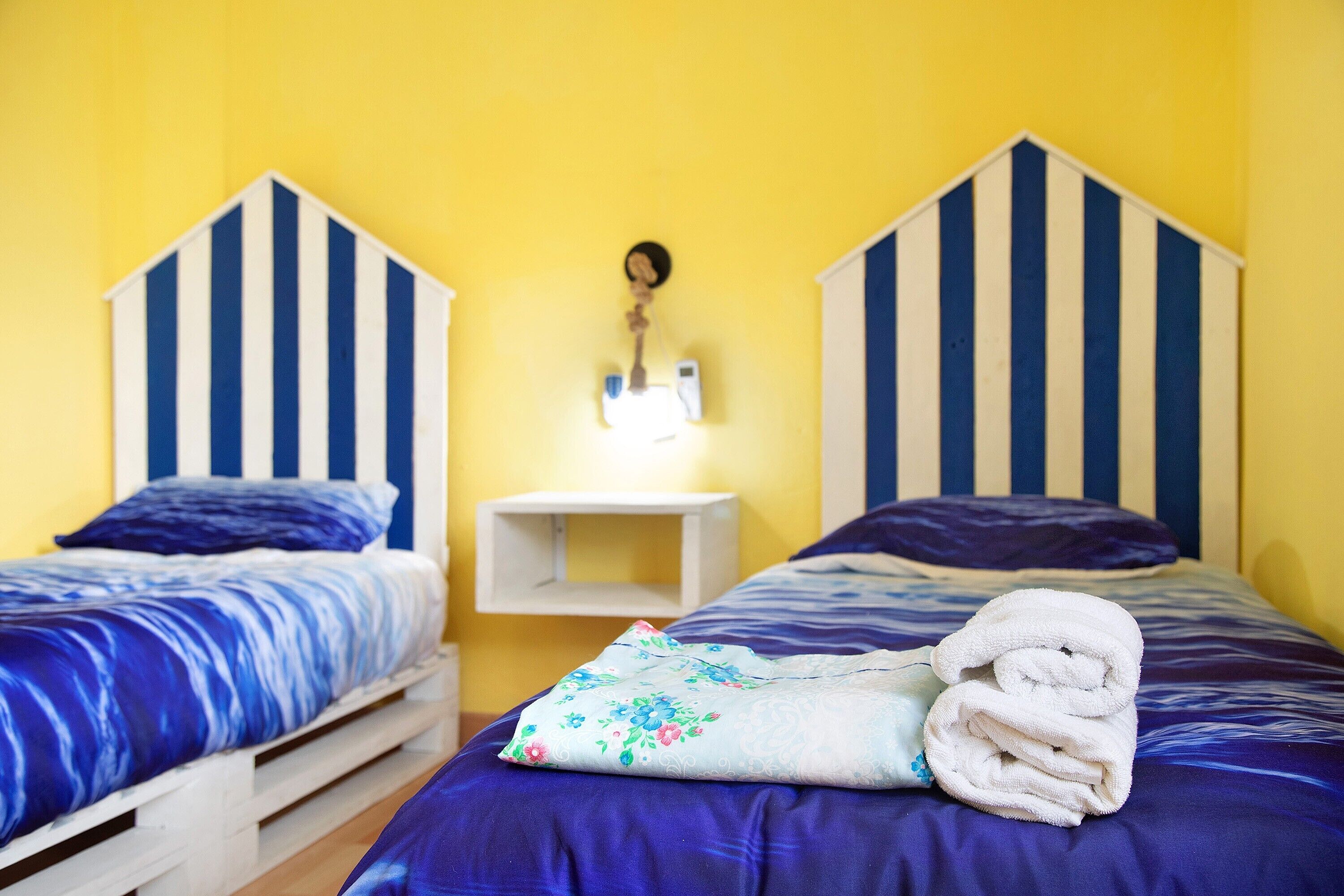 3 makuuhuonetta, silitysrauta/-lauta, ilmainen Wi-Fi, vuodevaatteet