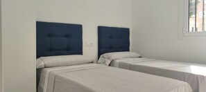 2 chambres, fer et planche à repasser, Wi-Fi gratuit, draps fournis