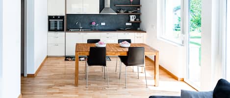 Classic Apartment | Room amenity