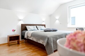 Ropa de cama de alta calidad y escritorio 