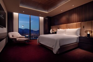City King Suite | Premium bedding, down duvets, pillow-top beds, in-room safe - Durango Casino & Resort (Las Vegas)
