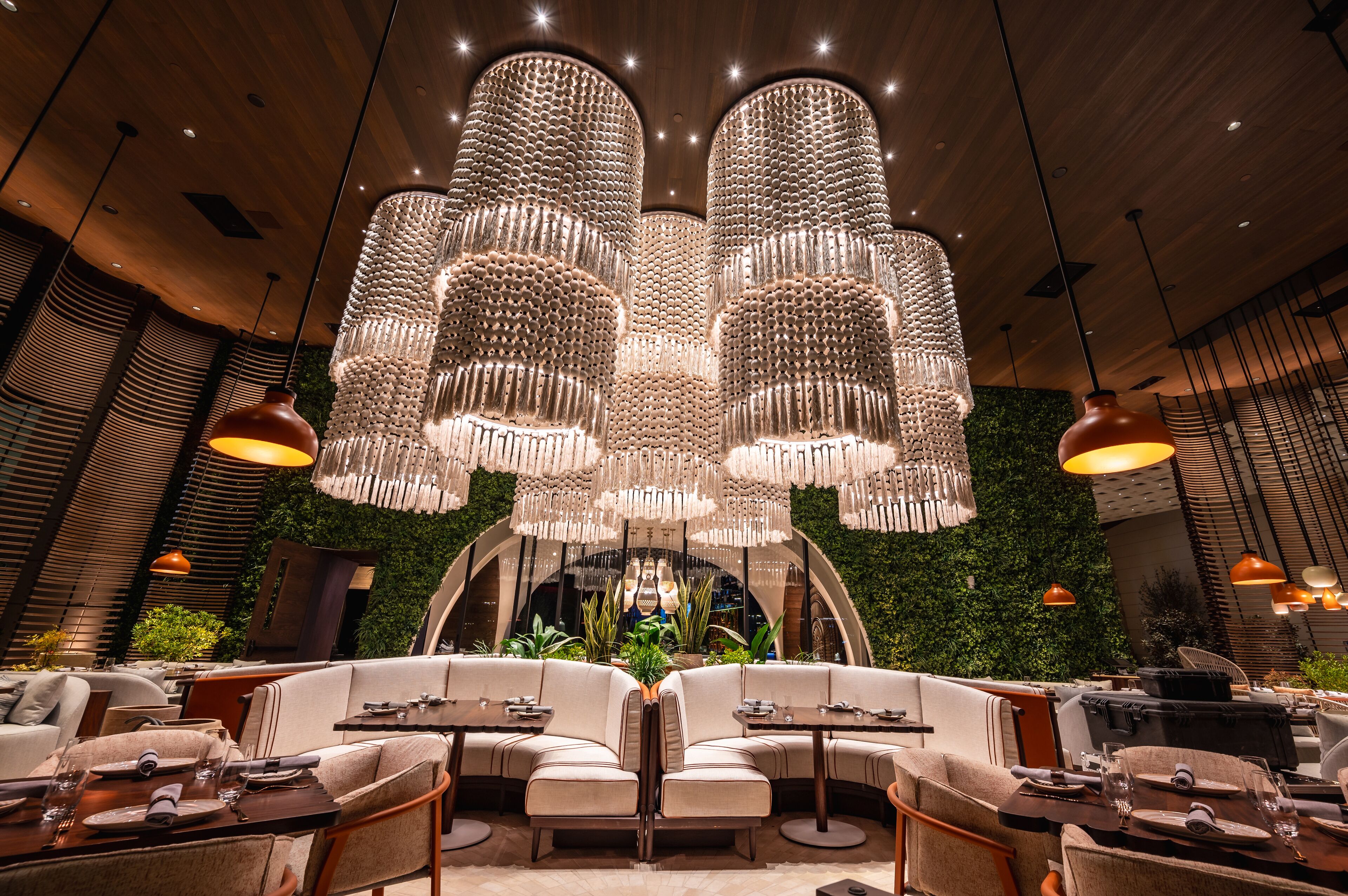 15 间餐厅，供应早餐、午餐和晚餐，美洲菜