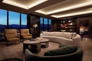 City King Suite | Living area