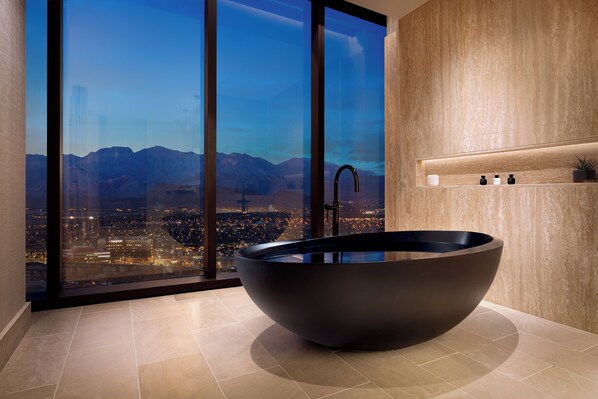 Executive King Suite - Mountain View | Premium bedding, down comforters, pillowtop beds, in-room safe