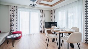 Appartement (L2) | Aire de séjour | Téléviseur à écran plat