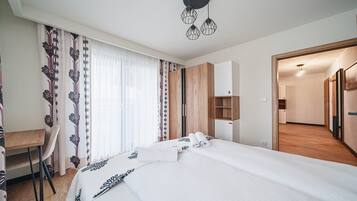 Apartment (L7) | Iron/ironing board, free WiFi, bed sheets