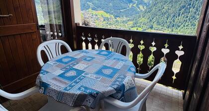 Charming 3-Room Apartment in Châtel - Pets Allowed & Parking