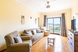 TV - Villa Camila - Ideal location ten-min walk to Albufeira Marina (Albufeira)