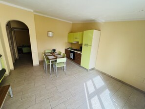 Dining - Cozy Apartment With Pool, Near Beach and Center (Santa Maria)