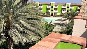 المنطقة المحيطة بالمنشأة