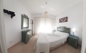 2 bedrooms, iron/ironing board, free WiFi, bed sheets