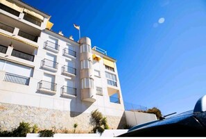 Exterior - Apartamento con Terraza y Vistas a la Isla de Benidorm (Benidorm)