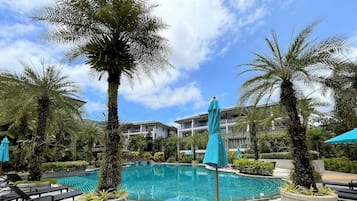 Hồ bơi ngoài trời, dù/ô trên bãi biển/hồ bơi