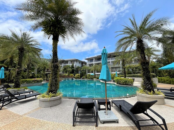 Outdoor pool, pool umbrellas