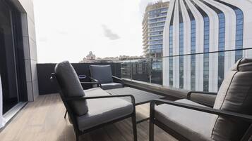 Suite Junior, terrasse, vue ville | Terrasse/Patio