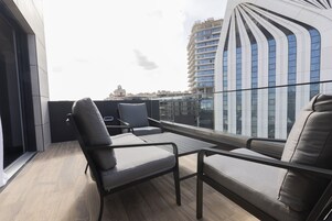 Junior suite, terras, uitzicht op stad | Terras