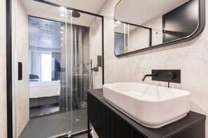 Bathroom - The Londoner Hotel St. Julians (St. Julian's)