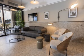 Lobby sitting area - The Londoner Hotel St. Julians (St. Julian's)