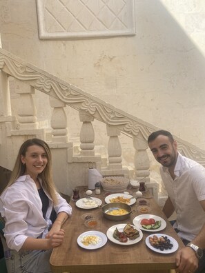 In-room dining - Hasan Paşa Konuk Evi (Sanliurfa)