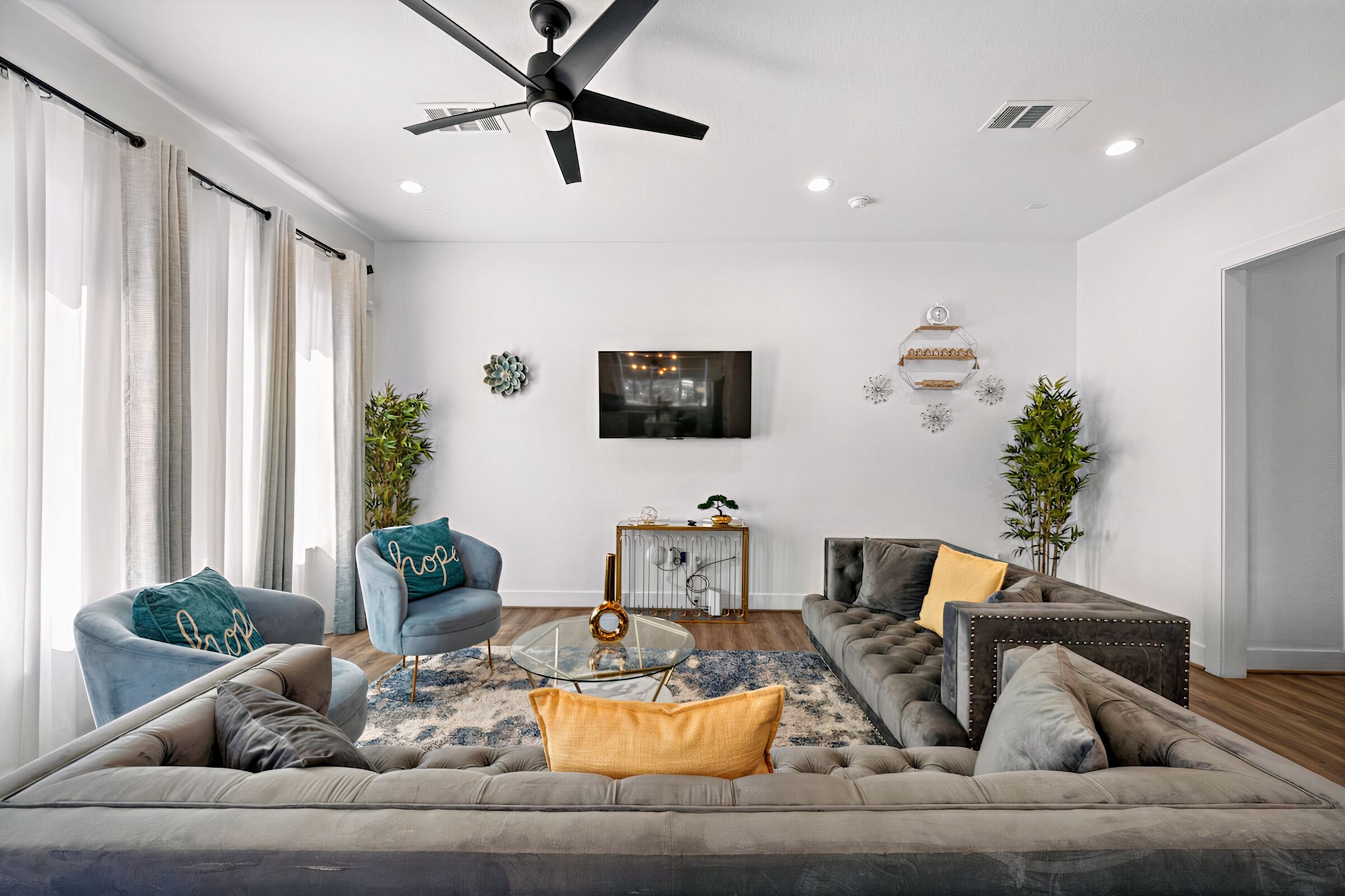 Near DT & Med Center | Parking | WiFi | BBQ Yard