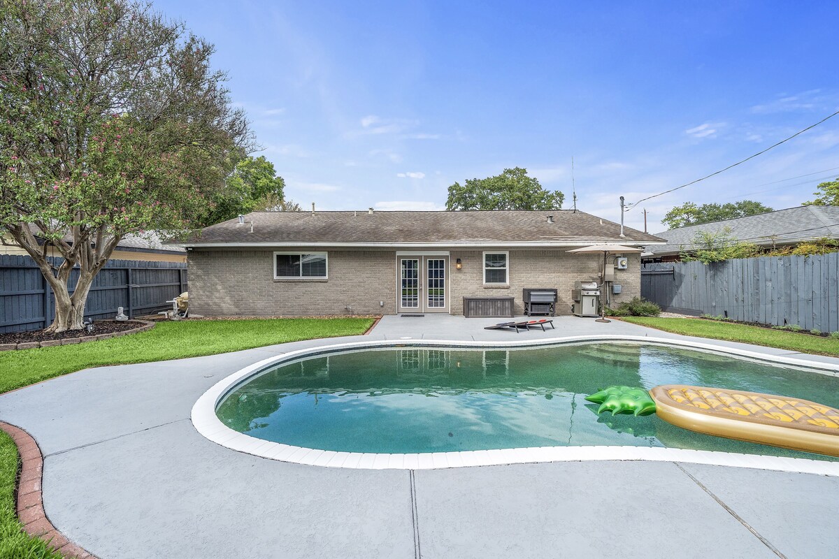 Photo 8 of Pool Home Nr Heights, DT | Games WiFi | BBQ Yard