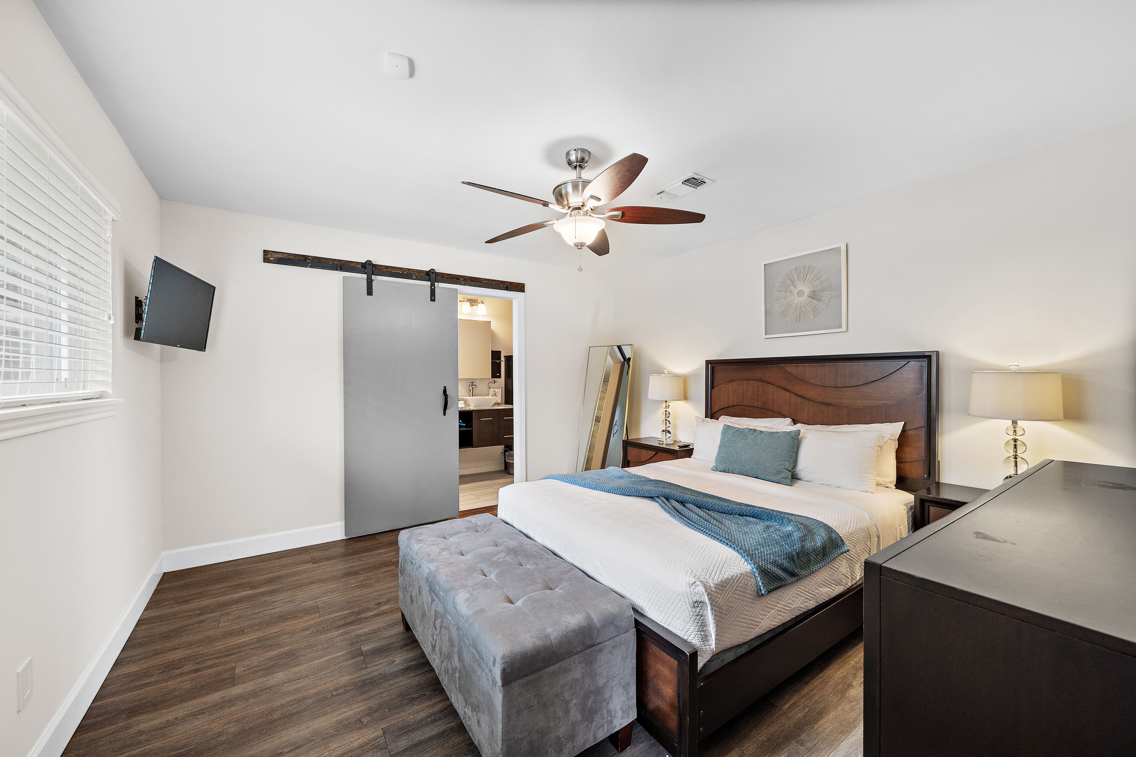 3 Schlafzimmer, Schreibtisch, Bügeleisen/Bügelbrett, kostenloses WLAN