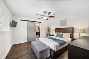 3 soverom, skrivebord, strykejern/-brett og wi-fi (inkludert)