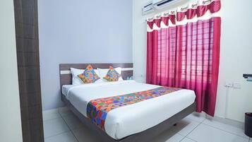 Egyptian cotton sheets, premium bedding, in-room safe, free WiFi
