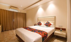 Egyptian cotton sheets, premium bedding, in-room safe, free WiFi - Fabhotel Nagarjuna Rise (Bengaluru)