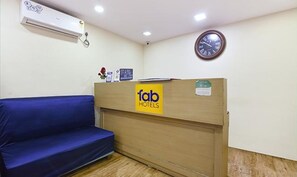 Reception - Fabhotel The Er Suites (Kolkata)